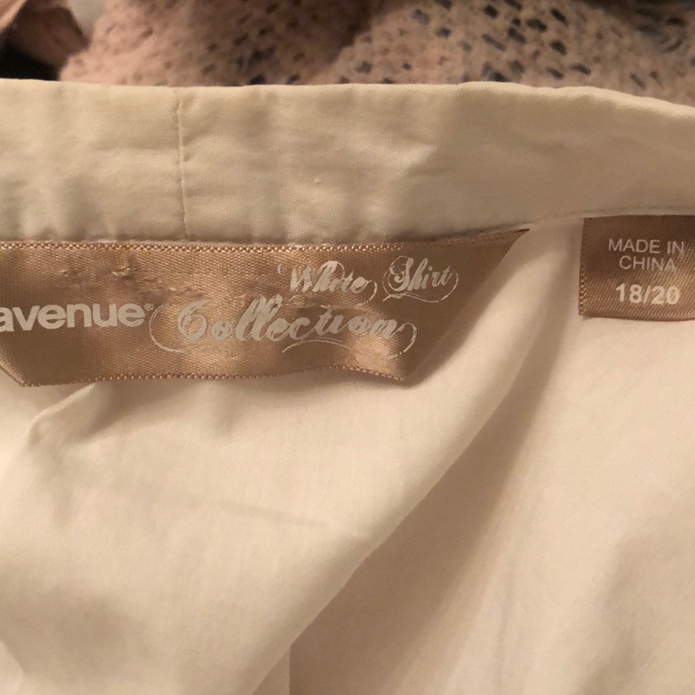 Beautiful top with rhinestone studded collar - Picture 5 of 5